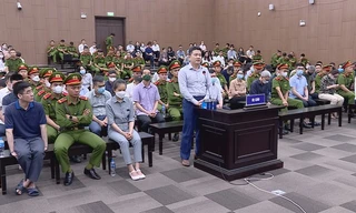 Cựu Phó Chủ tịch UBND tỉnh Quảng Nam Trần Văn Tân lẩy thơ khi nói lời sau cùng 