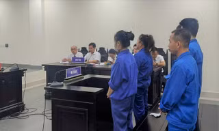 Hai bé gái được nhóm thanh niên giải cứu khỏi tay buôn người ngay tại quán cà phê