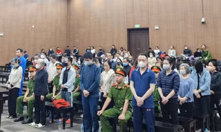 Ông ‘trùm’ thiết bị y tế trốn truy nã ở Mỹ gửi đơn tới phiên tòa xét xử vắng mặt 