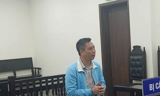 Đập phá, ném chất bẩn mộ ông ngoại của vợ để ép phải về sống chung 