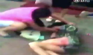 3 cô gái trẻ lĩnh án vì phát tán clip đánh đập, lột quần áo 'tình địch' 