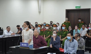 Vắng nhiều bị hại, phiên toà xét xử cựu Chủ tịch Trung tâm hỗ trợ người nghèo tạm hoãn