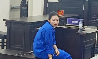 Bênh bố, nữ sinh ngành Luật kinh tế mang búa gây án