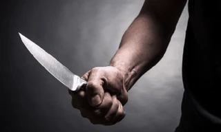 Thiếu nữ dùng dao đâm cha mẹ vì bị cấm tụ tập, lêu lổng với bạn bè