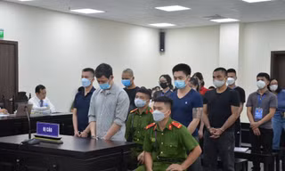 Nhóm bác sĩ, nhân viên y tế hầu tòa vì 'tiếp tay' cho bệnh nhân tâm thần mở phòng bay lắc 