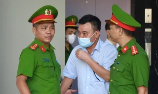 Cựu Phó giám đốc Công an Hà Nội khai đã chuyển hết 2,6 triệu USD cho điều tra viên