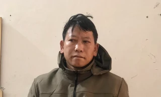 Tóm gọn đối tượng trốn truy nã khi về nhà ăn Tết