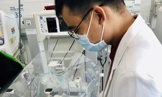 Bệnh viện Nhi đồng Thành phố vừa cứu sống bé gái sinh non bị tắc ruột