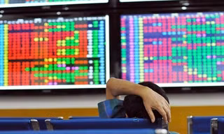 Chứng khoán rực sắc đỏ, VN-Index 'bay' hơn 23 điểm