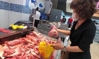 Thịt heo giá bình ổn phục vụ người dân ăn Tết