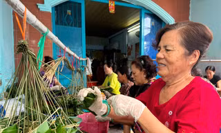 Xóm bánh ú lá tre nửa thế kỷ ở Sài Thành nhộn nhịp trước Tết Đoan Ngọ