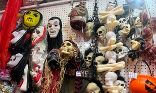 Những món đồ trang trí Halloween nhìn thấy đã 'khóc thét'