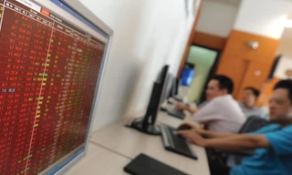 Chứng khoản Việt Nam đồng loạt giảm sàn sau kỳ nghỉ lễ