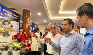 Chủ tịch UBND TPHCM ăn sáng cùng doanh nghiệp, bàn chuyện tăng trưởng hai con số