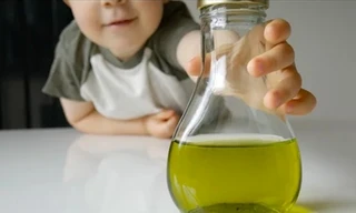 Nhiều trẻ uống nhầm hóa chất do sự bất cẩn của người lớn