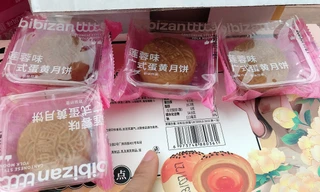 Liên tục bị 'truy quét', bánh trung thu trứng chảy vẫn bán ngập chợ