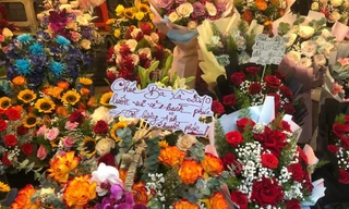 Trend mới 20/10: 'Hoa ăn được' và lời nhắn bá đạo 'tới lương anh chuyển phản'