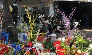 Hoa tặng dịp lễ 8/3 chờ khách