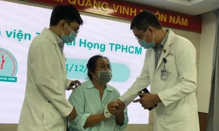 Nữ bệnh nhân đã hồi phục khỏe mạnh sau khi bác sĩ lấy mảnh xương gà nằm suốt 2 năm trong cổ họng