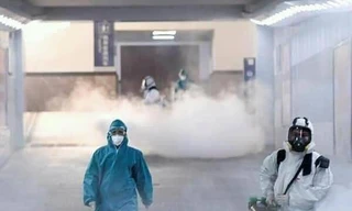 Xịt khử khuẩn tại sân bay