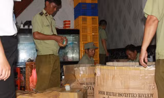 Cơ quan chức năng đang niêm phong lô mỹ phẩm nghi dỏm