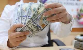 Đồng USD giảm nhẹ phiên đầu tuần