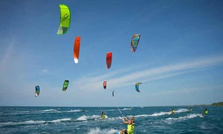  70 vận động viên đến từ 15 quốc gia thi lướt ván diều tại Ninh Thuận