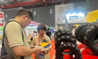 Công nhân bị sa thải, sức mua giảm sâu, đơn hàng rất kém