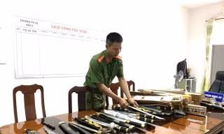 Vũ khí thô sơ bị công an thu giữ