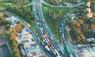Tình trạng tắc nghẻn giao thông trên quốc lộ 51