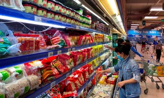 Siêu thị TPHCM ngày đầu đón khách: Hạn chế số lượng người vào