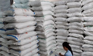 Bắt quả tang chủ cơ sở mua đường cát trôi nổi bán ra thị trường