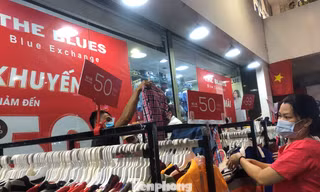 Dân Sài Gòn "săn" đồ tết giá bình dân