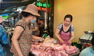Thịt heo liên tục tăng giá, tiểu thương ngóng khách