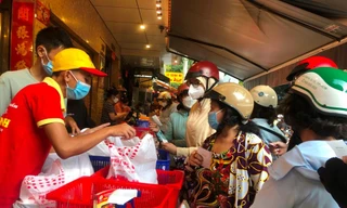 Tôm cá, rau củ tăng giá gấp đôi trong ngày vía Thần Tài