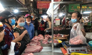 Thịt heo chợ lẻ giảm chưa tương xứng với giá heo hơi, heo mảnh