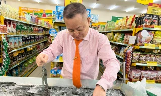 Doanh nghiệp Việt xuất khẩu tôm hàng đầu nhưng khó bán trong nước