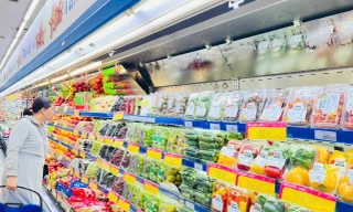 Doanh nghiệp phía Nam đưa hàng hóa đến miền Trung, góp phần bình ổn thị trường sau bão 