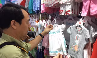 Cơ quan chức năng đang tạm giữ hàng hóa tại 3 cửa hàng của Con Cưng trị giá gần 500 triệu đồng