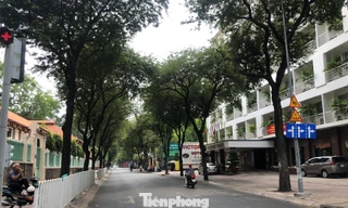 Sài Gòn ngày cuối tuần, nhiều tuyến đường thưa vắng