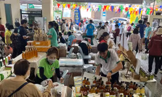 Săn lùng món ‘tam tai’ măng cụt ở chợ khởi nghiệp