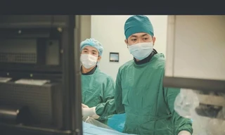 BS Huỳnh Hữu Danh xử lý túi phình mạch não