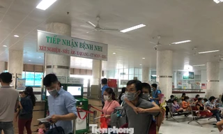 Trời nắng nóng, trẻ em thi nhau đổ bệnh