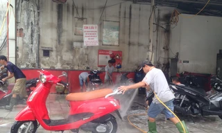 Rửa xe "hốt bạc" ngày tết