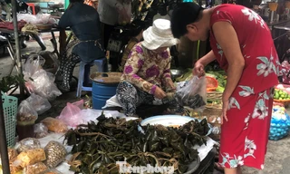 Sau dịch COVID-19, nhiều người đến chợ mua sắm trong ngày tết Đoan Ngọ mùng 5 tháng 5