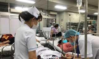 "Xuyên Tết" cứu người tại khoa Cấp cứu Bệnh viện Chợ Rẫy đêm mùng 2 Tết