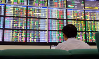 Chứng khoán tăng mạnh bất chấp tháng 'cô hồn', Vn-Index gần 980 điểm