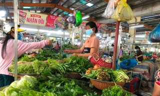Nhiều mặt hàng rau xanh, trái cây đã tăng giá từ 5.000-10.000 đồng/kg