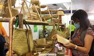 Thủ công mỹ nghệ "biến tấu" sản phẩm để hút khách