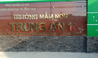 Hàng loạt giáo viên bị kỷ luật vì nhận trẻ vào học 'chui'